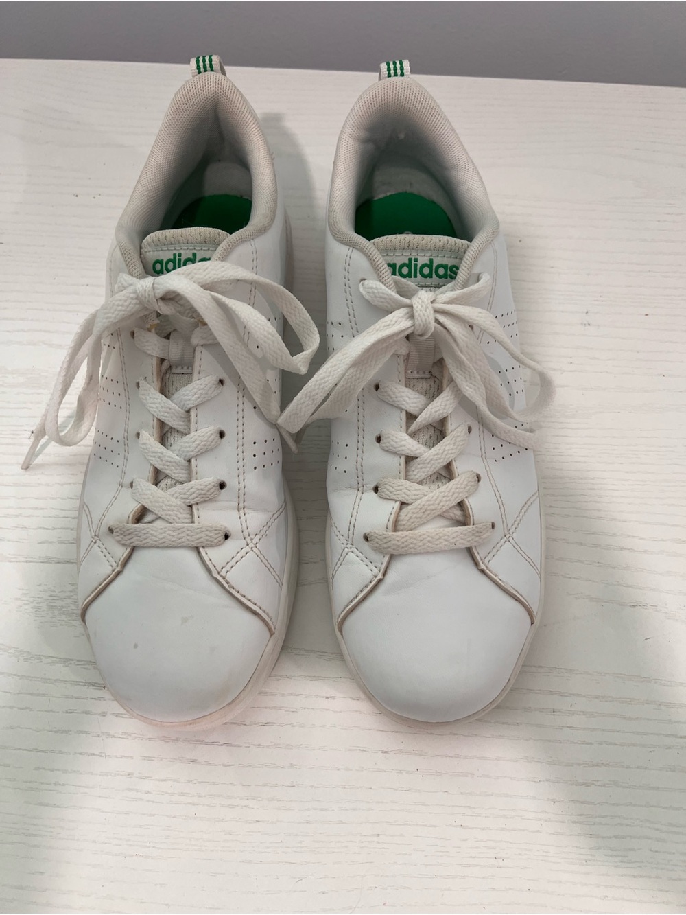 adidas unisex White Casual Lace-Up Sneakers with Green Accents